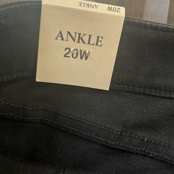 Vince Camuto Fray Hem Skinny Jeans in La Brea Wash - Picture 5 of 8